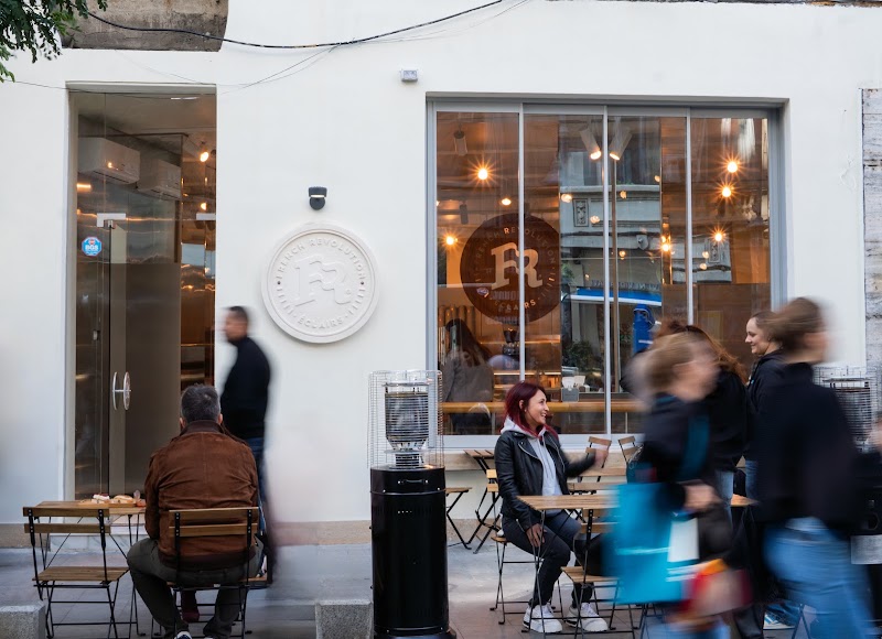 French Revolution Calea Victoriei — cafea de specialitate în București